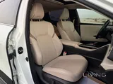 Toyota Crown Hybrid 2023 V4